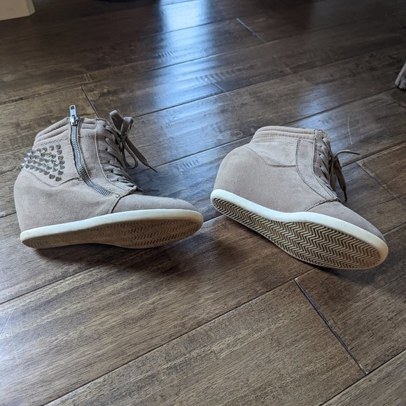 2 pairs Aldo wedge sneaker bootie with studs - Picture 4 of 4